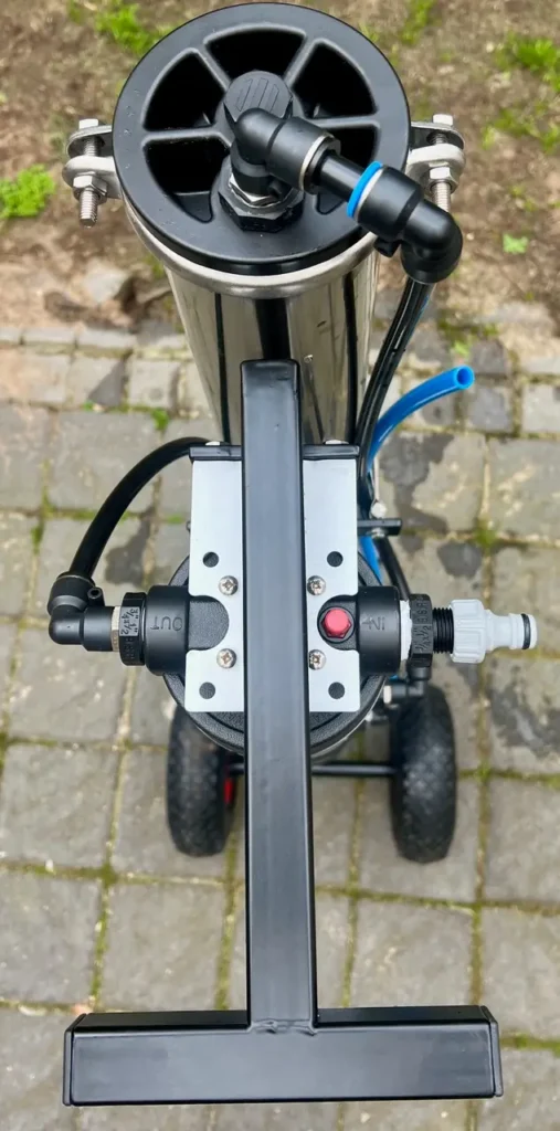 Pure Water Fed Pole Trolley Cleaning System Pure Water Fed Pole Trolley Cleaning System